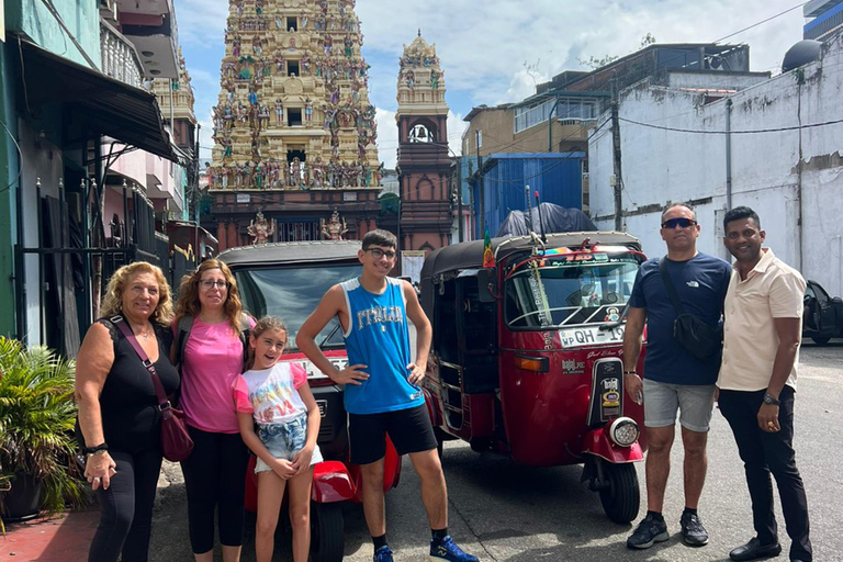 Colombo: Hidden Architecture and Street Art Tuk-Tuk Tour