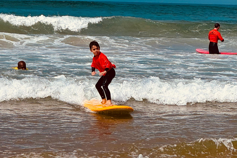 Beginner surf class at Caparica (Lisbon) Beginner premium surf class at Caparica (Lisbon)