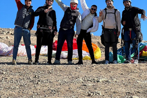 Marrakech: Parapente sobre el desierto de Agafay y vistas al monte Atlas