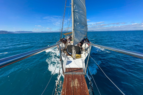 Fiji: Captain Cook Cruises - Day and Dinner Combo