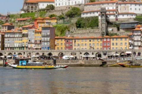 Porto: A la carte lunch + Douro River cruise Porto: À la carte lunch + Douro River cruise