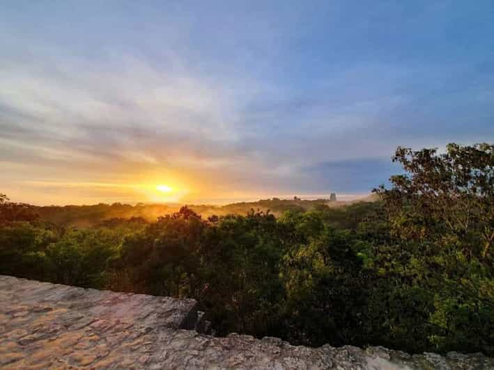 Desde Flores: Excursión Privada Extendida al Amanecer de Tikal ...