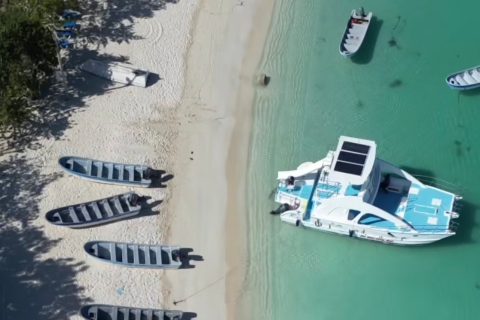 Escondite Tropical: Escapada en catamarán a Cayo Arena