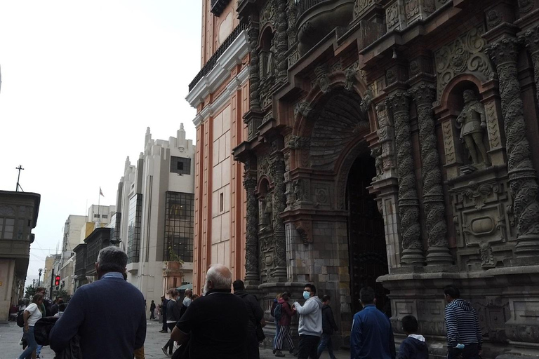 Lima : visite guidée du centre historique en vélo électriqueVisite de Lima : Découvrez le centre historique de Lima à vélo électrique et dégustation culinaire