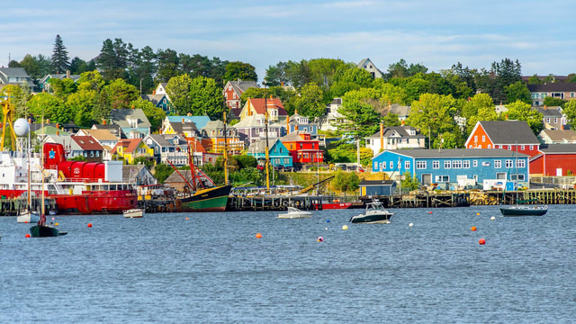 Peggy's Cove, Queensland B, Lunenburg, Mahon Bay Private car