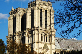 Treasure hunt in Paris: Pantheon → Notre-Dame → Louvre