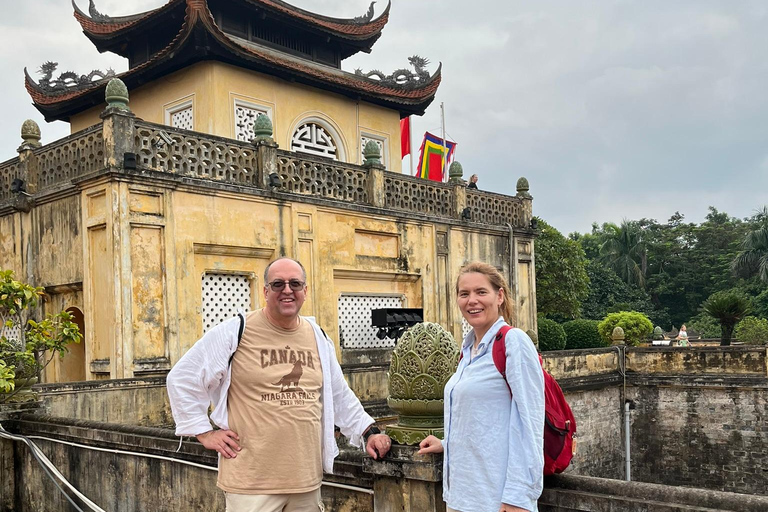 河内吉普车探索之旅：河内希尔顿、城堡、B52和火车站乘坐吉普车探索河内市