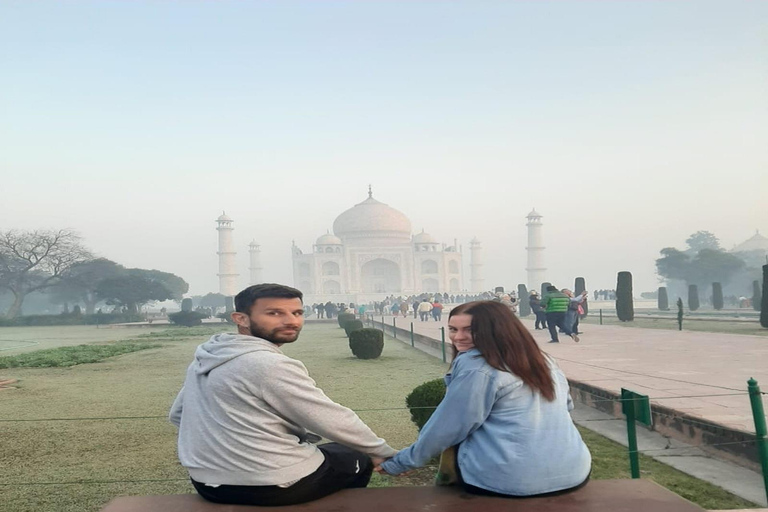 Excursão de um dia ao Taj Mahal e ao Forte de Agra a partir de AhmedabadPasseio sem voos