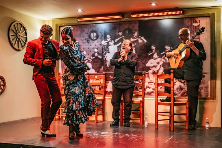 Sevilla: espectáculo de flamenco con cena andaluza opcionalEspectáculo de flamenco con cena completa