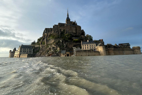 Bay of Mont Saint-Michel : Quicksands + See The Tide Coming Bay of Mont Saint-Michel : See The Tide Coming Up !