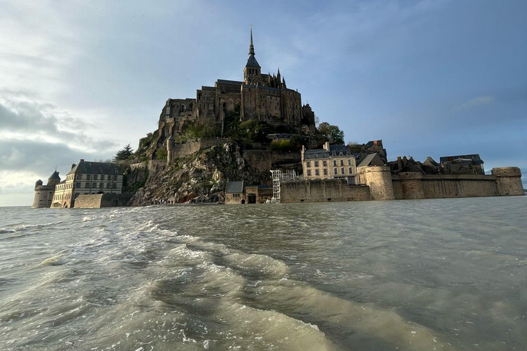 Bay of Mont Saint-Michel : Quicksands + See The Tide Coming Bay of Mont Saint-Michel : See The Tide Coming Up !