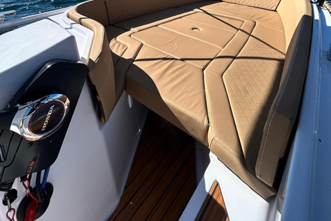 Beaulieu-sur-Mer: 1h Boat Rental with no License Required