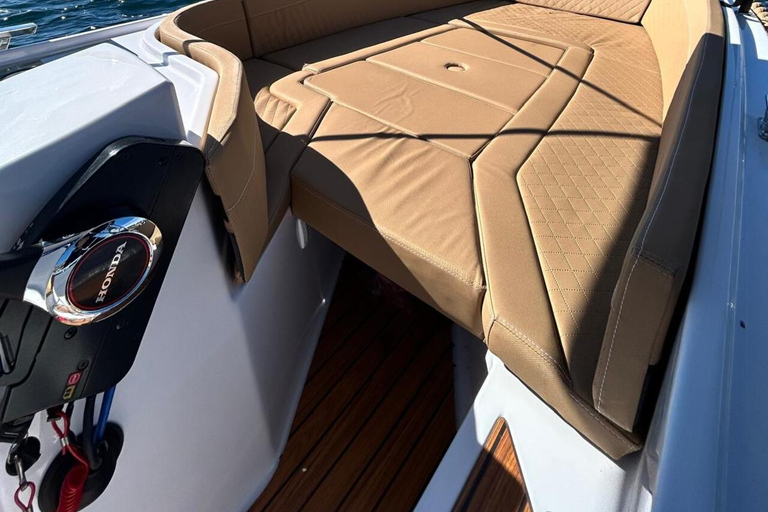 Beaulieu-sur-Mer: 1h Boat Rental with no License Required