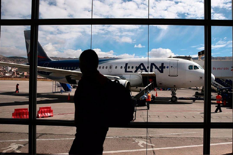 Cusco : Pick up at the airport.