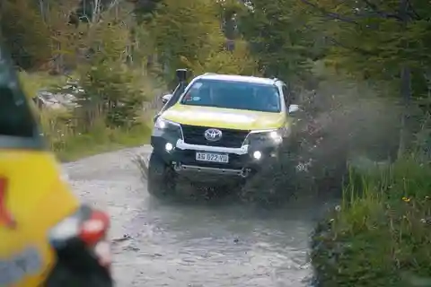Ushuaia: 4x4 Off Road: Escondigo and Fagnano Lakes - Summer