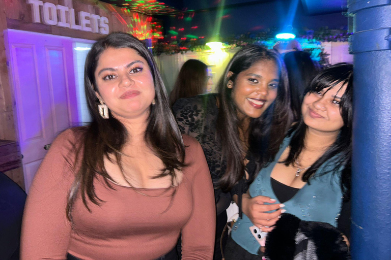 Glasgow: Guided Pub Crawl with Shots and Drink Discounts