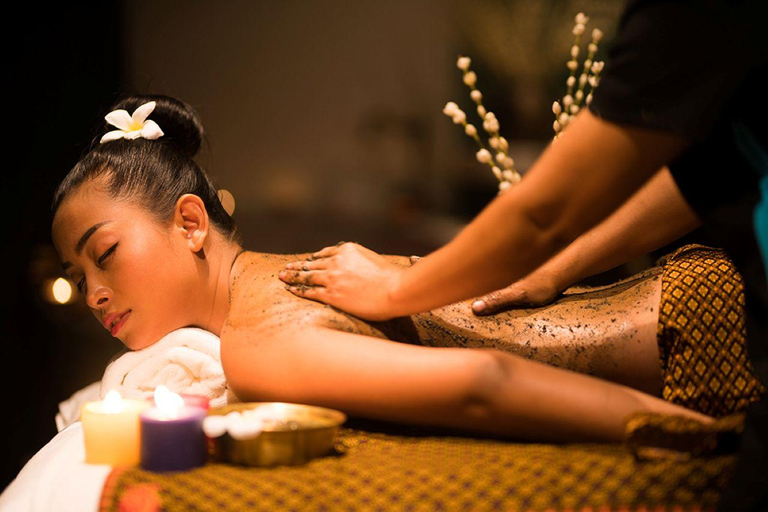 Phnom Penh: Private Yoga, Massage, and Rooftop Dinner