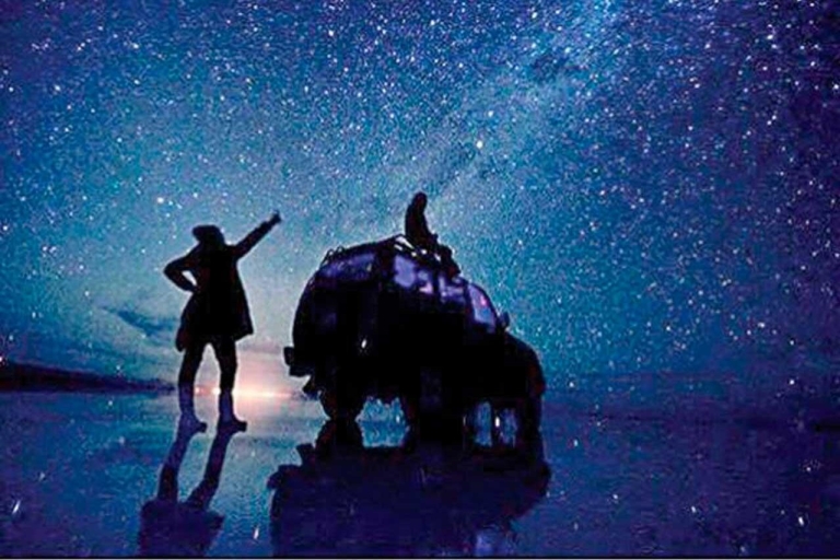 Słone równiny Uyuni: zachód słońca i gwiazdy nocneSalar de Uyuni – Atardecer + Noche de Estrellas