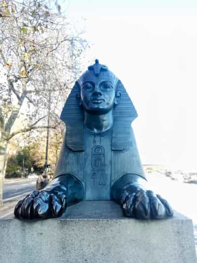 London: Quirky Historical Sites Private Walking Tour