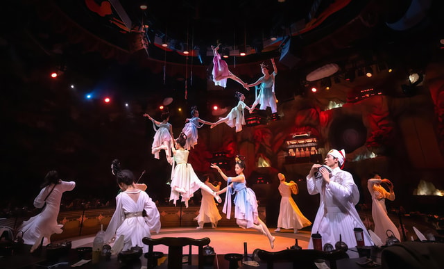 Shanghai: Dunhuang-Themed Dinner Show with Costumes