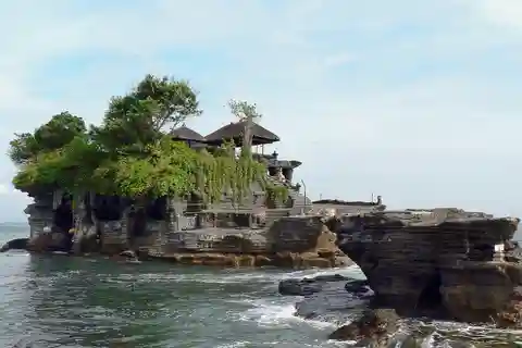 Templo de Tanah Lot com passeio por Ubud e assistir à dança Kecak