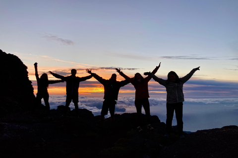 Isola di Pico: noleggio attrezzatura per campeggio notturno sul Monte PicoIsola di Pico: noleggio dell&#039;attrezzatura per il campeggio notturno sul Monte Pico