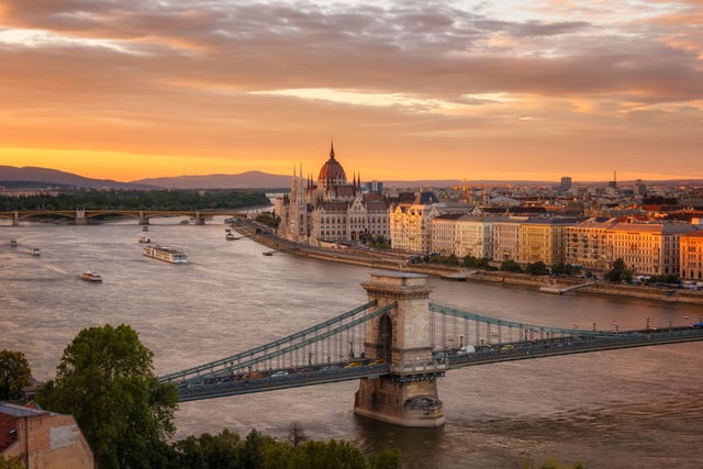 Da Vienna: Tour guidato di un giorno di Bratislava e Budapest