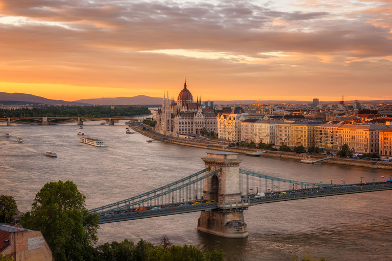 Vienna: Bratislava &amp; Budapest Guide One Day Tour