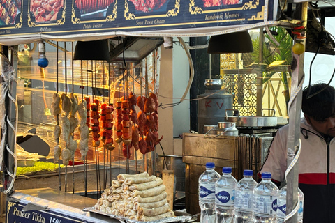 Agra: Wycieczka Tuk-Tuk z ulicznym jedzeniem i targiem przyprawTylko profesjonalny przewodnik i Tuk-Tuk na żywo