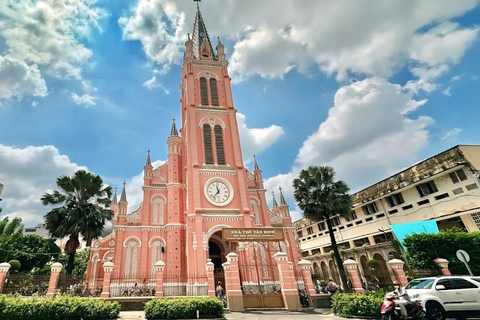 La serenità di Saigon: Pagode e angoli del caffèTour privato - Inglese