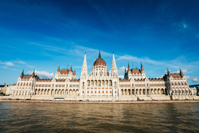 Budapest: Crucero turístico nocturno o diurnoCrucero turístico desde el lado Buda del río