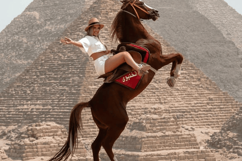 Pyramides, Sakkara et Memphis - Visite privée avec déjeunerVisite privée avec guide, transfert et déjeuner, à l&#039;exclusion des droits d&#039;entrée.