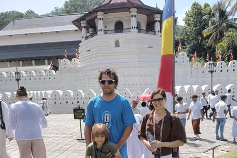 Kandy: Temple of Tooth, Train Ride, & Cave Waterfall Tour
