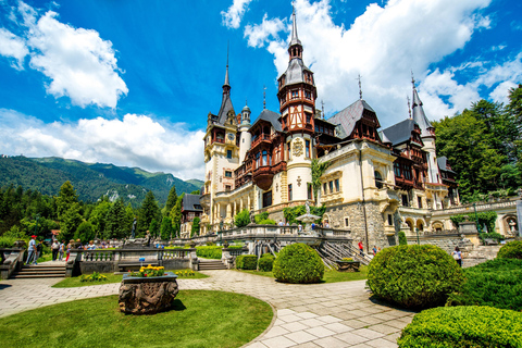 From Bucharest: Day Trip to Peles, Dracula's Castle, Brasov