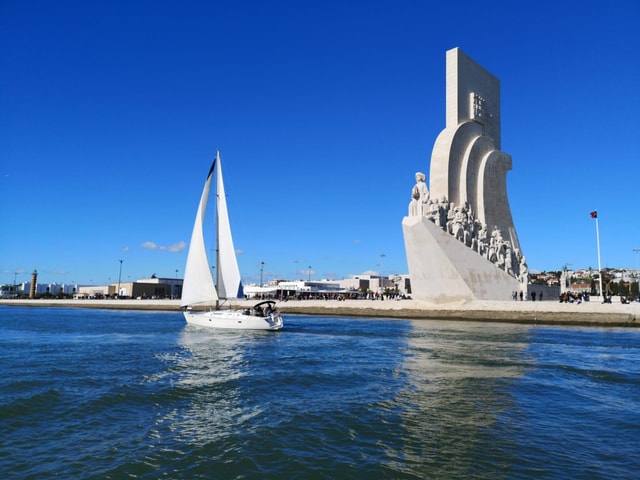 1 Hour Private - Lisbon: Sailing Tour With Wine and History