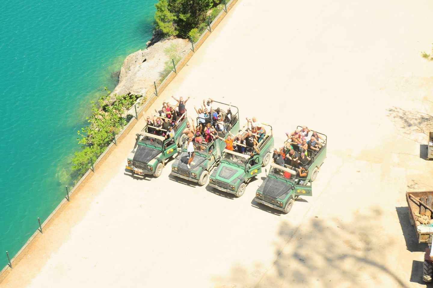 Avventura Safari in Jeep tra Canyon Verdi con Pranzo