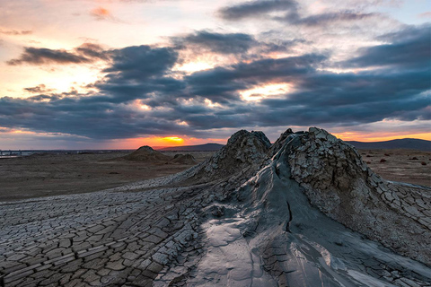 Baku: Gobustan, vulcões de lama, Yanar Dag e city tour pela cidade velha