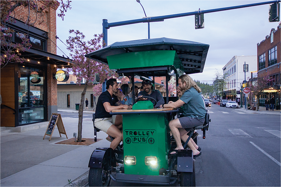 Coeur d'Alene: Trolley-Pub-Tret-Tour mit Bar-Stopps (BYOB). Foto: GetYourGuide