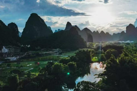 阳朔：天际线山脊、玉龙江和十里画廊阳朔：天际线山脊、玉龙河和十里画廊