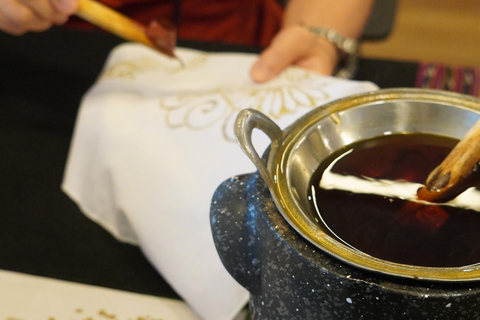 Jakarta: 1-Hour Batik Workshop with Local Instructor