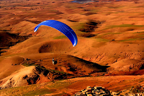 Marrakech: Parapendio e giro in cammello nella catena montuosa dell&#039;AtlanteMarrakech: Escursione in parapendio e giro in cammello sulle Montagne dell&#039;Atlante