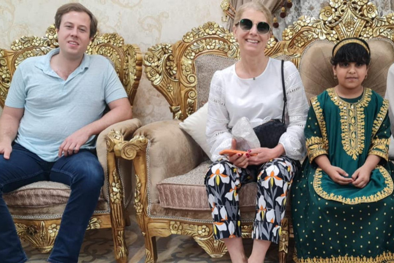 Omani Hospitality: Authentic Family Dinner Experience