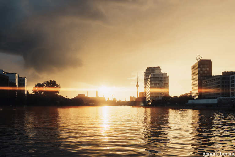 Berlin: 3-stündige Bierabend-Sightseeing-BootsfahrtBerlin: 3-stündige abendliche Sightseeing Bootstour