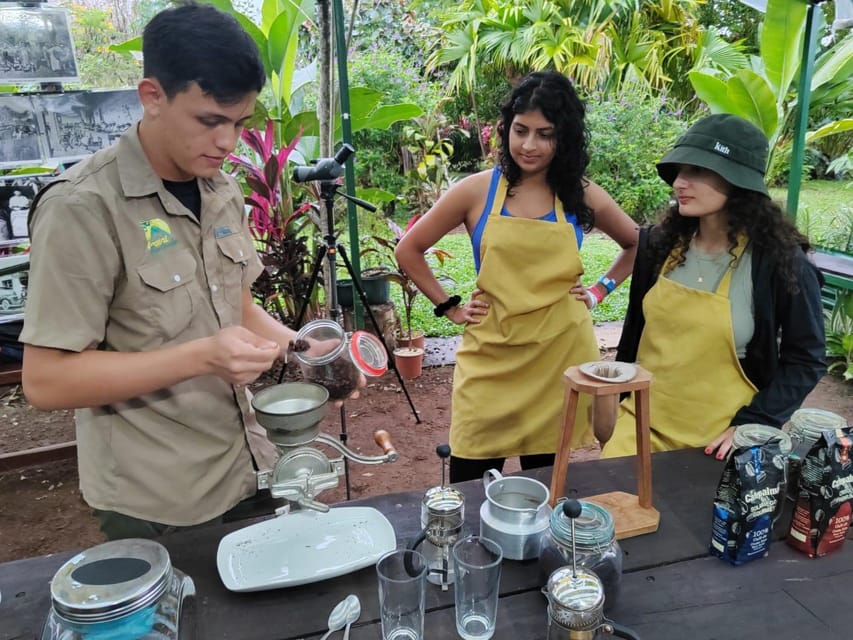 La Fortuna, Garden Walking Tour with Chocolate and Coffee - Housity