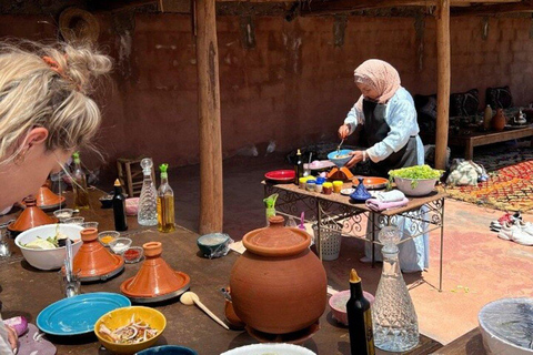 Marrakech: Kookles in het Atlasgebergte met een Berberfamilie