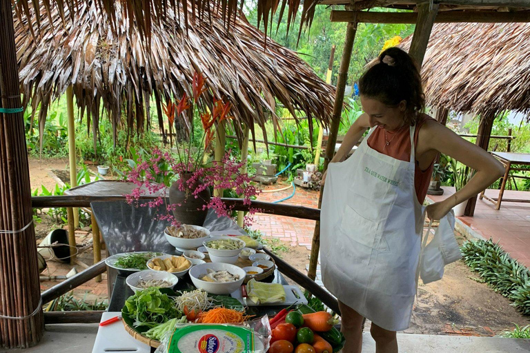 Hoi An : Cours de cuisine authentique dans un village d'herbes biologiquesHoi An : Cuisine authentique au village de légumes anciens