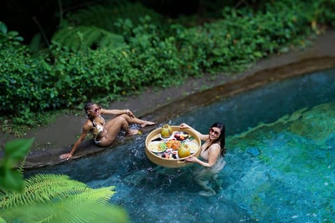 Ubud: Floating Breakfast, Jungle Swing & Romantic Spa Tour