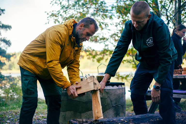 Stockholm: Vandring, utomhusmatlagning och kallvattenflytningPickup from Stockholm - drop-off Vaxholm
