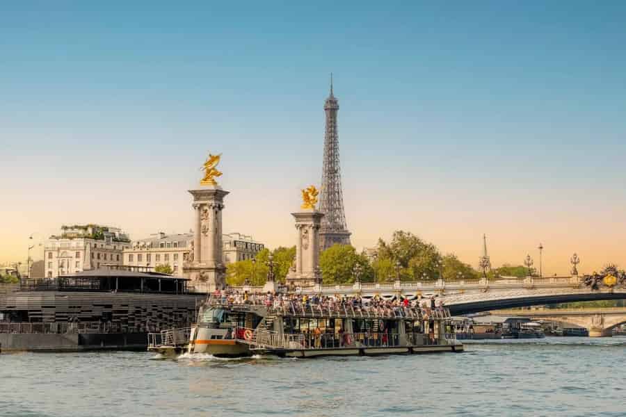 Paris: Flussfahrt auf der Seine und Fotoshooting am Eiffelturm. Foto: GetYourGuide