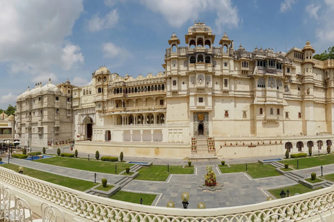 Udaipur: Full Day City Sightseeing Guided Tour Udaipur: Full Day City Guided Tour with Meeting Point